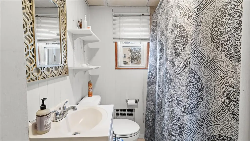103 Oakland Avenue Cranston RI 02910