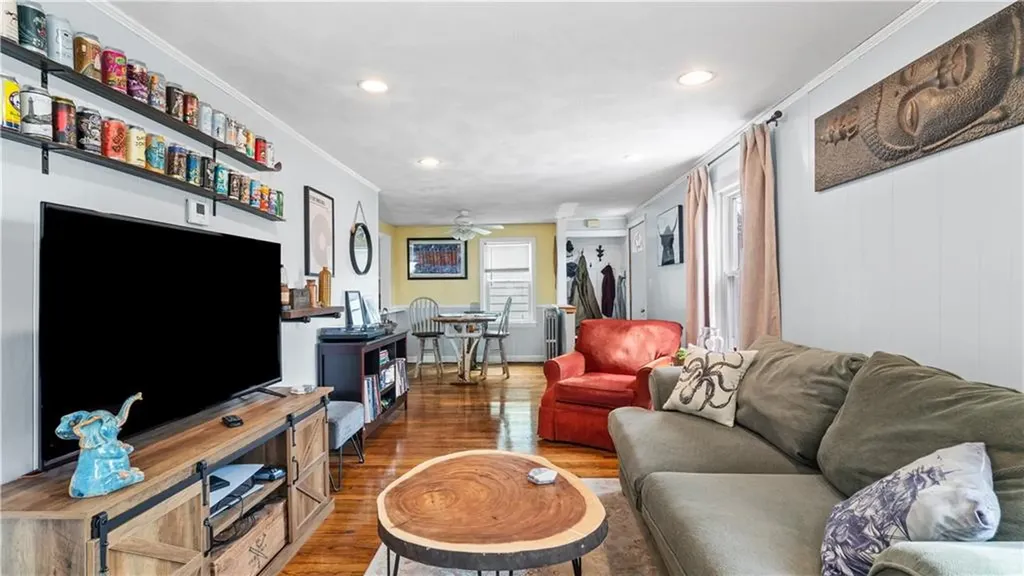 103 Oakland Avenue Cranston RI 02910