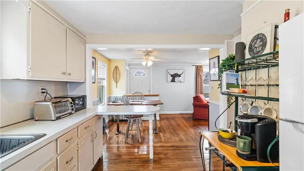 103 Oakland Avenue Cranston RI 02910