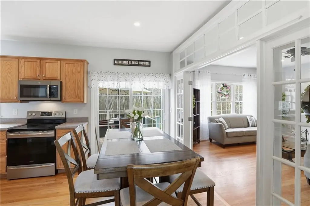 52 Hummingbird Lane Cranston RI 02921