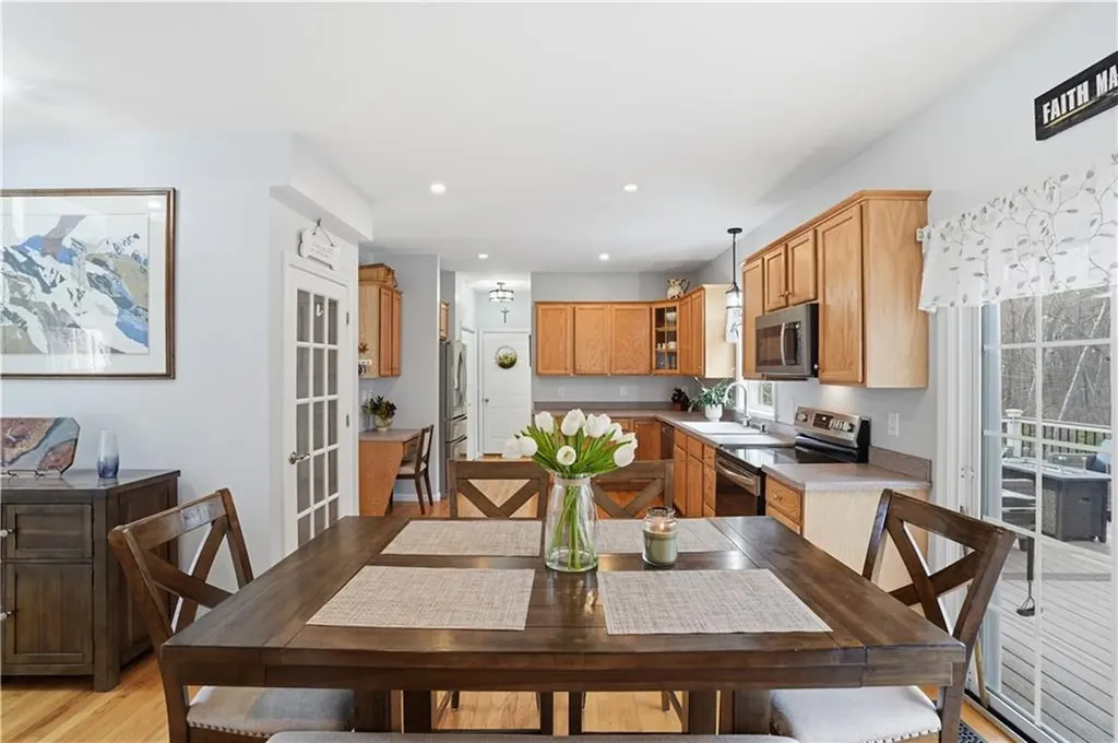 52 Hummingbird Lane Cranston RI 02921