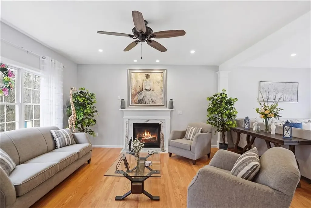 52 Hummingbird Lane Cranston RI 02921