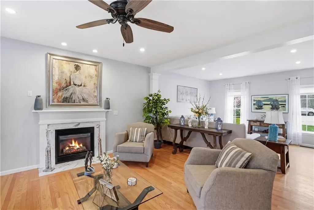 52 Hummingbird Lane Cranston RI 02921