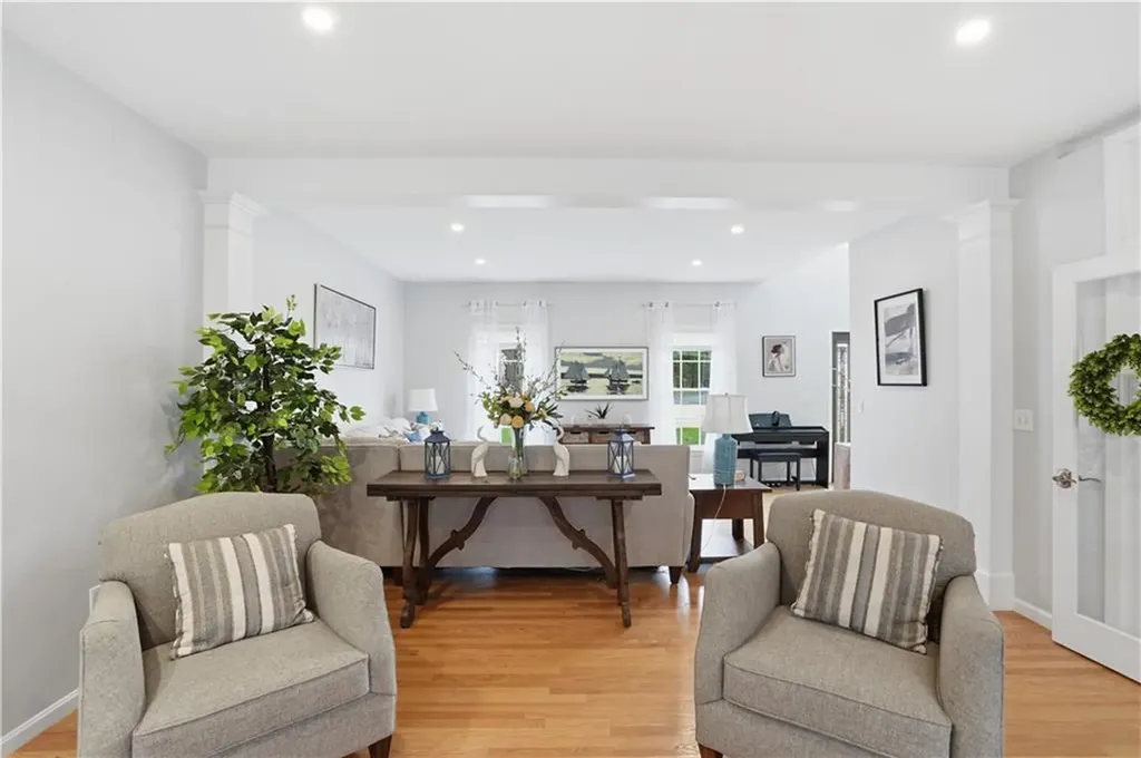 52 Hummingbird Lane Cranston RI 02921