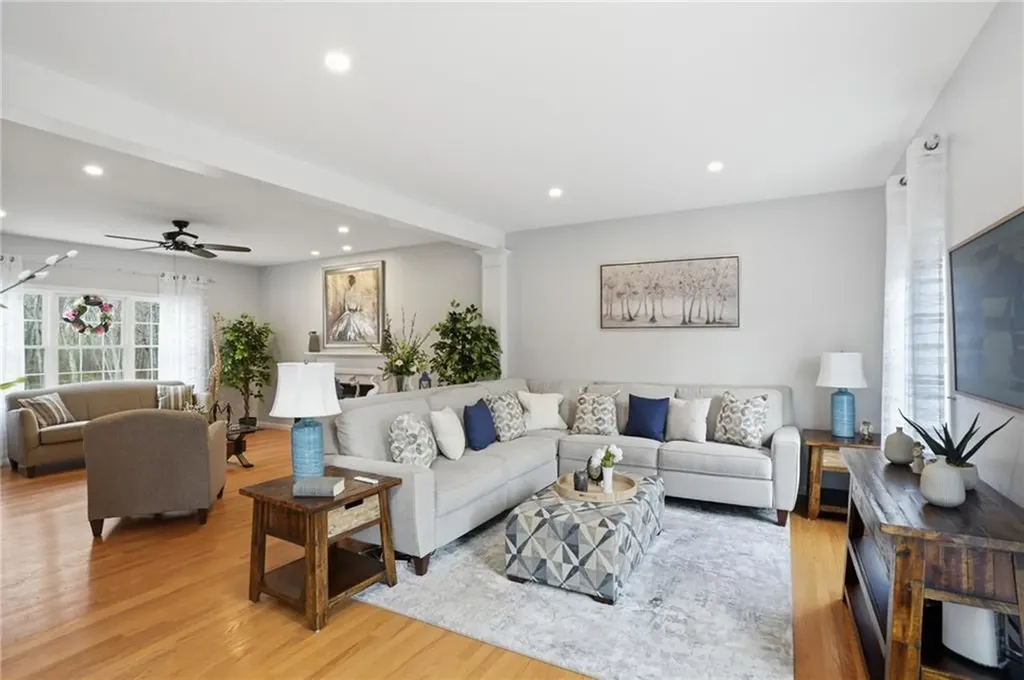 52 Hummingbird Lane Cranston RI 02921