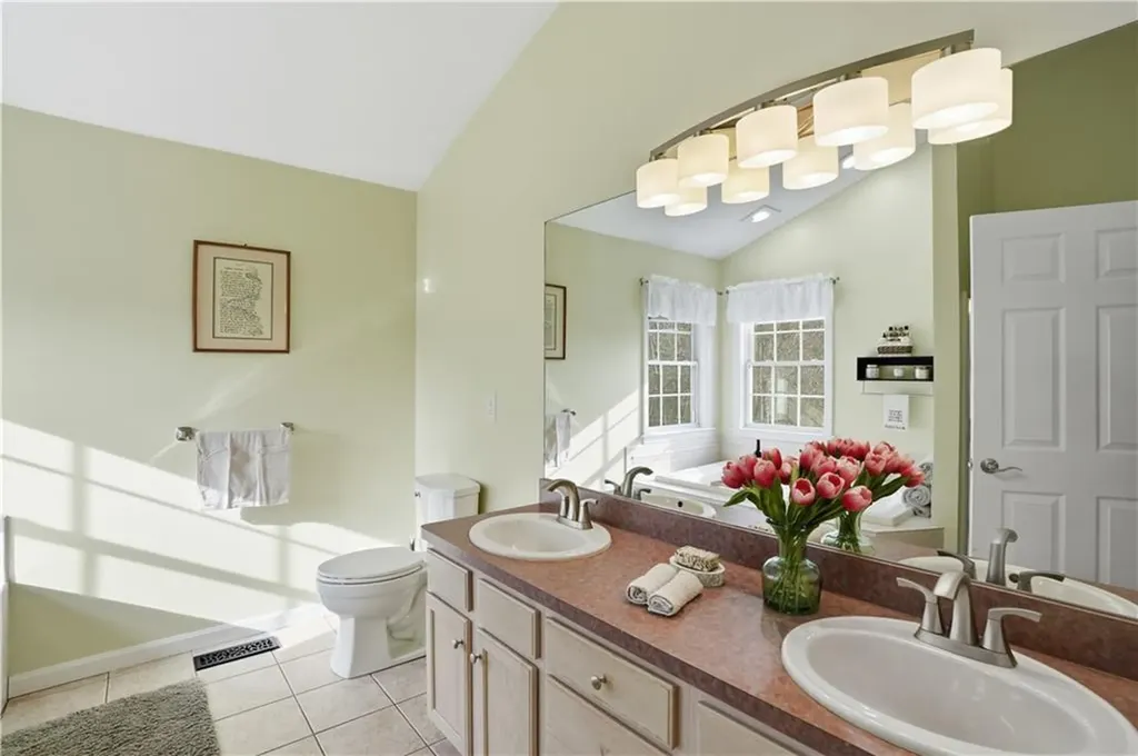 52 Hummingbird Lane Cranston RI 02921