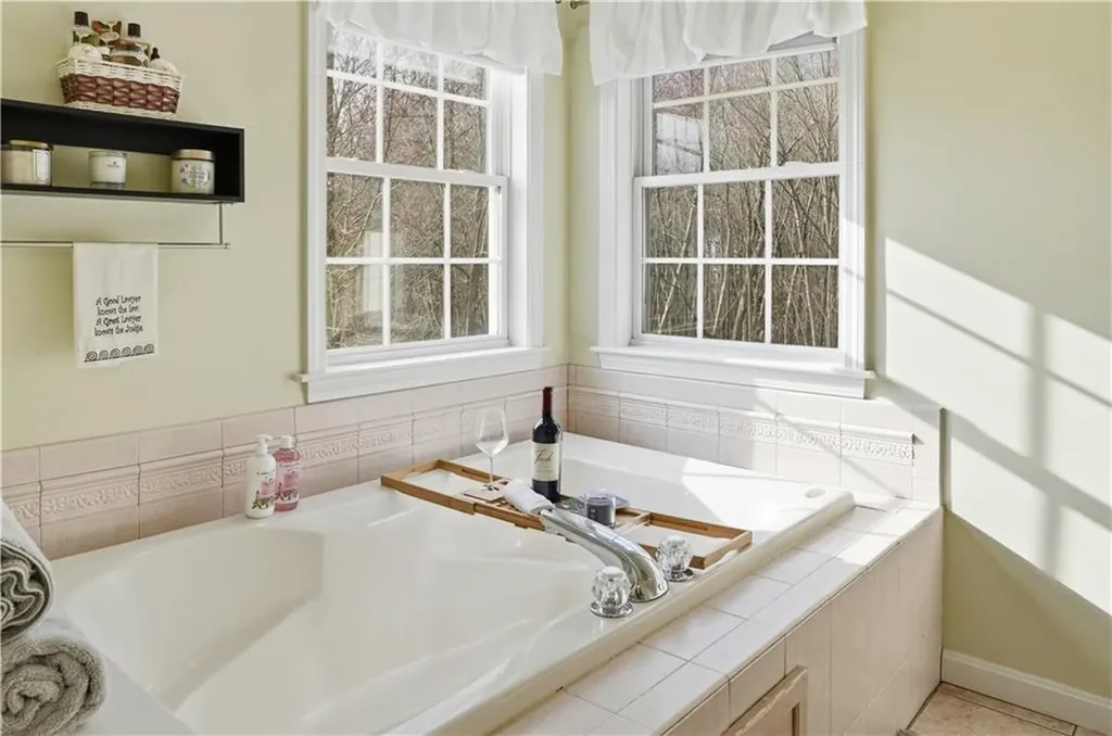 52 Hummingbird Lane Cranston RI 02921