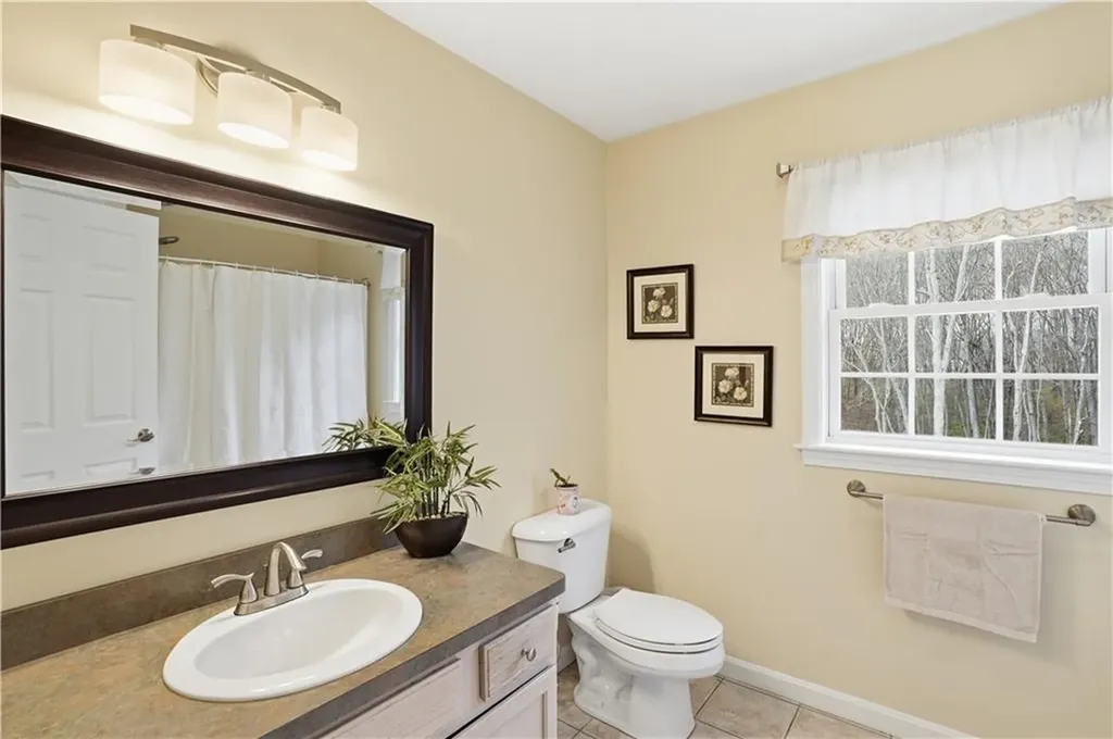 52 Hummingbird Lane Cranston RI 02921