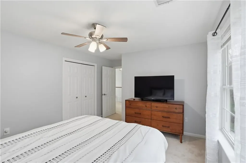 52 Hummingbird Lane Cranston RI 02921