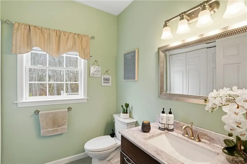 52 Hummingbird Lane Cranston RI 02921