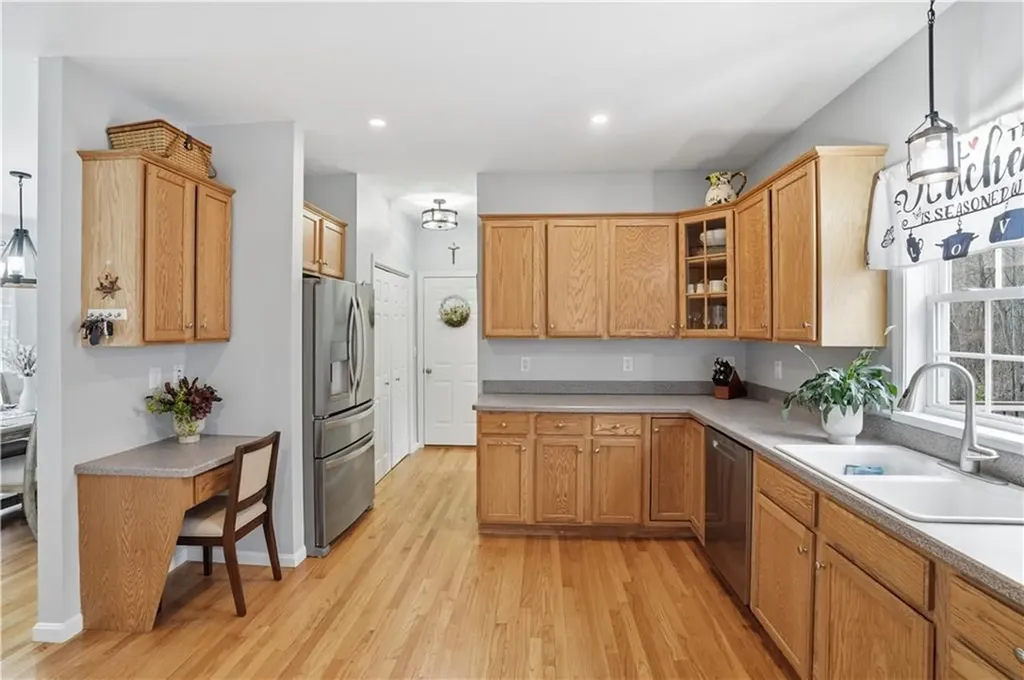 52 Hummingbird Lane Cranston RI 02921