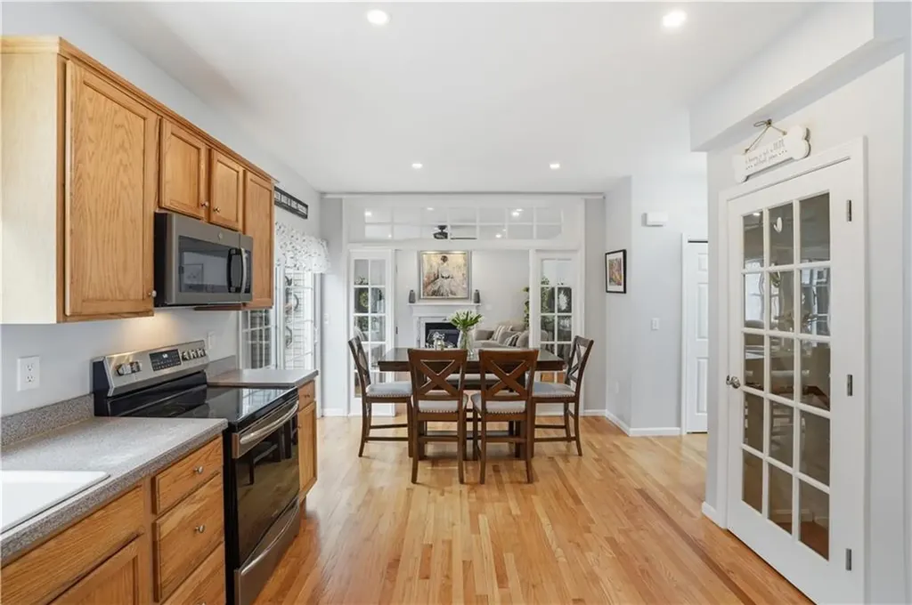 52 Hummingbird Lane Cranston RI 02921