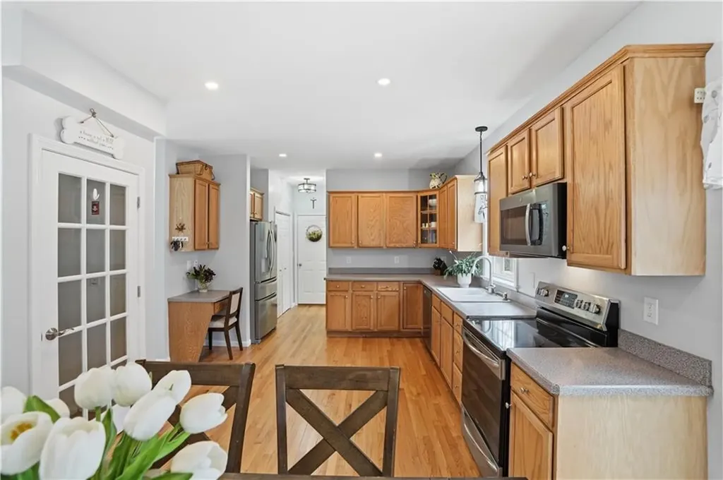 52 Hummingbird Lane Cranston RI 02921
