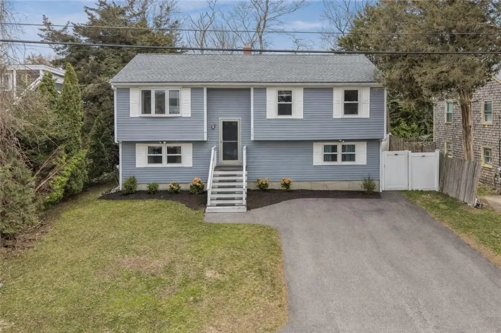 118 King Phillip Street Portsmouth RI 02871