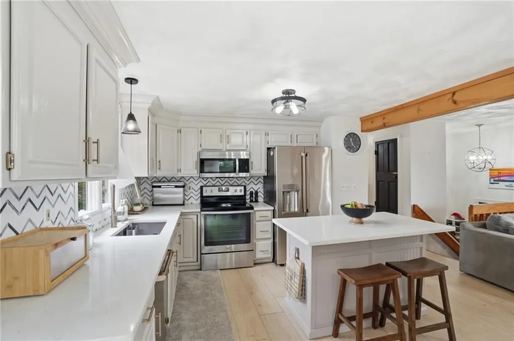 118 King Phillip Street Portsmouth RI 02871
