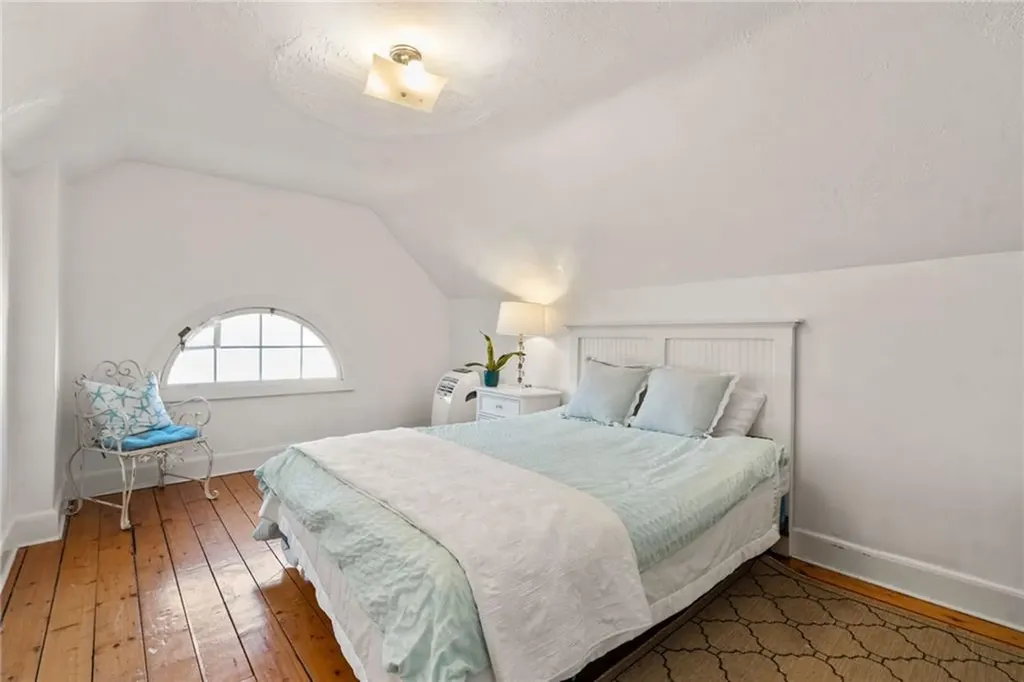 34 Bull Street Newport RI 02840