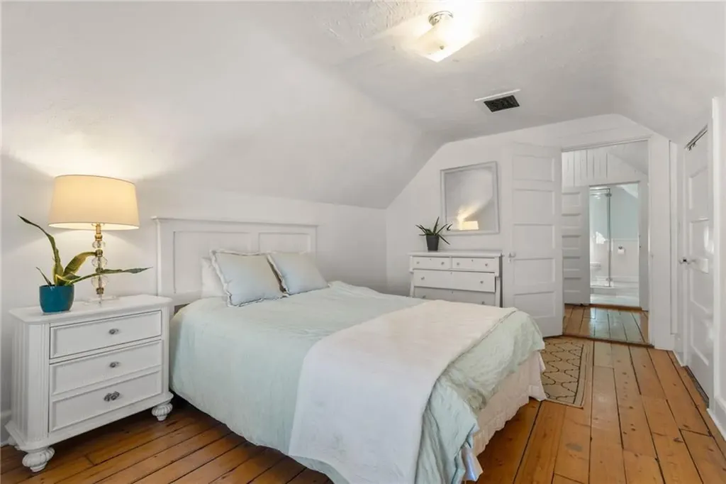 34 Bull Street Newport RI 02840