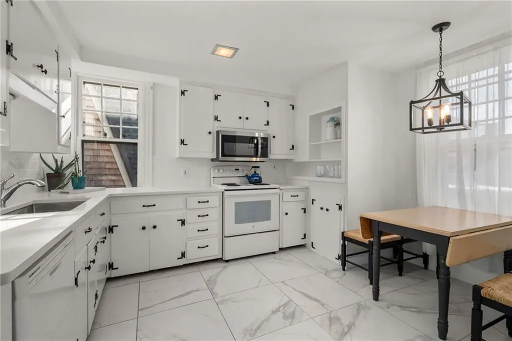 34 Bull Street Newport RI 02840