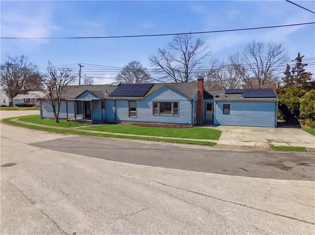 111 Roger Williams Circle Cranston RI 02905
