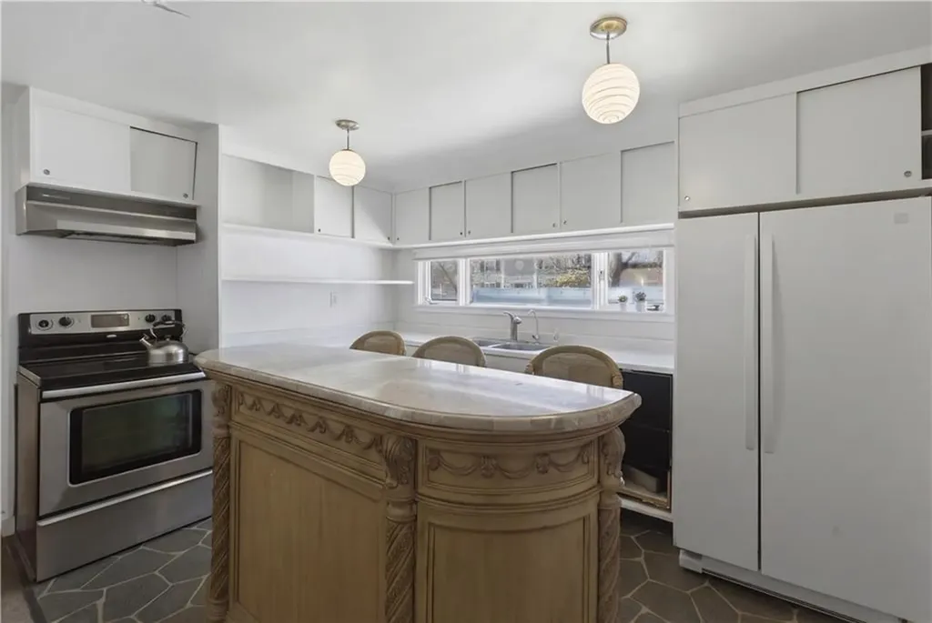 111 Roger Williams Circle Cranston RI 02905