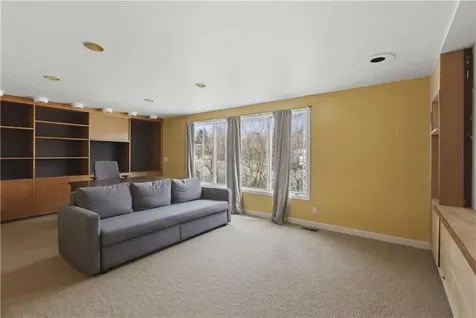 111 Roger Williams Circle Cranston RI 02905
