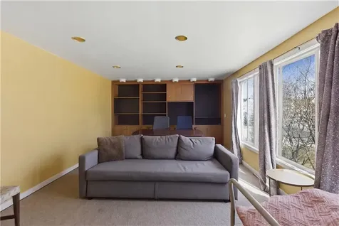 111 Roger Williams Circle Cranston RI 02905