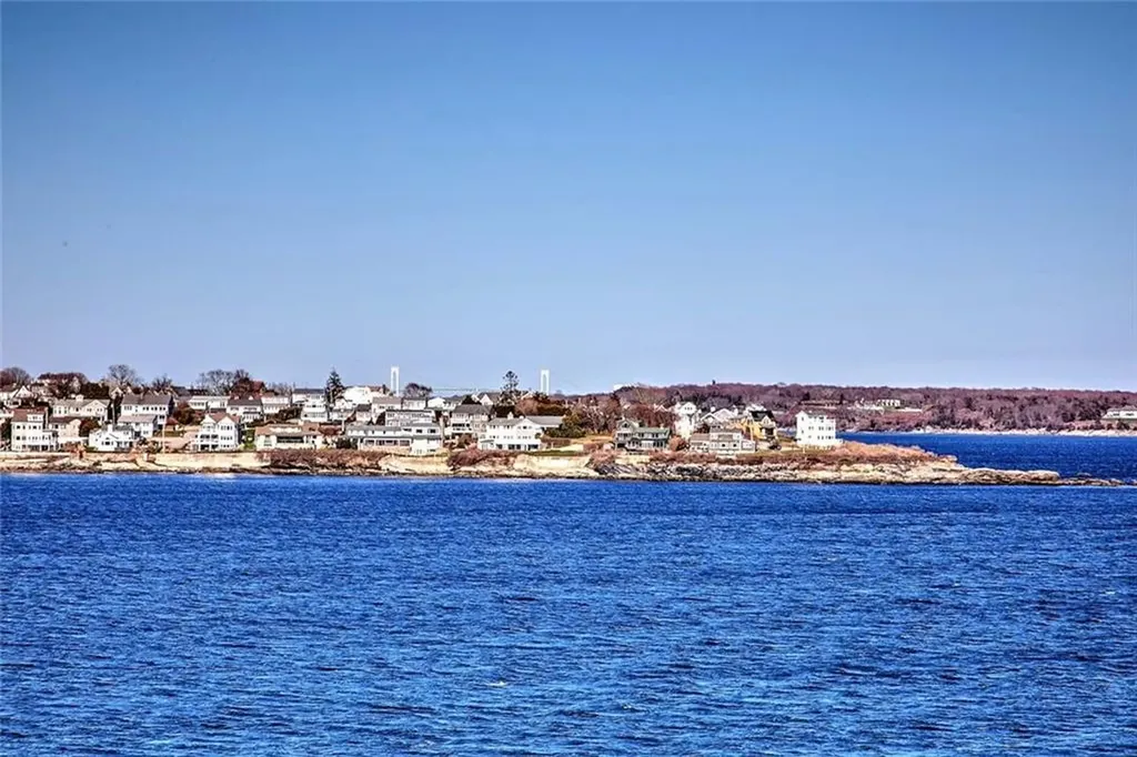 727 Boston Neck Road Narragansett RI 02882