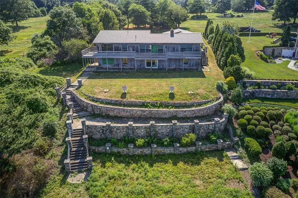 727 Boston Neck Road Narragansett RI 02882
