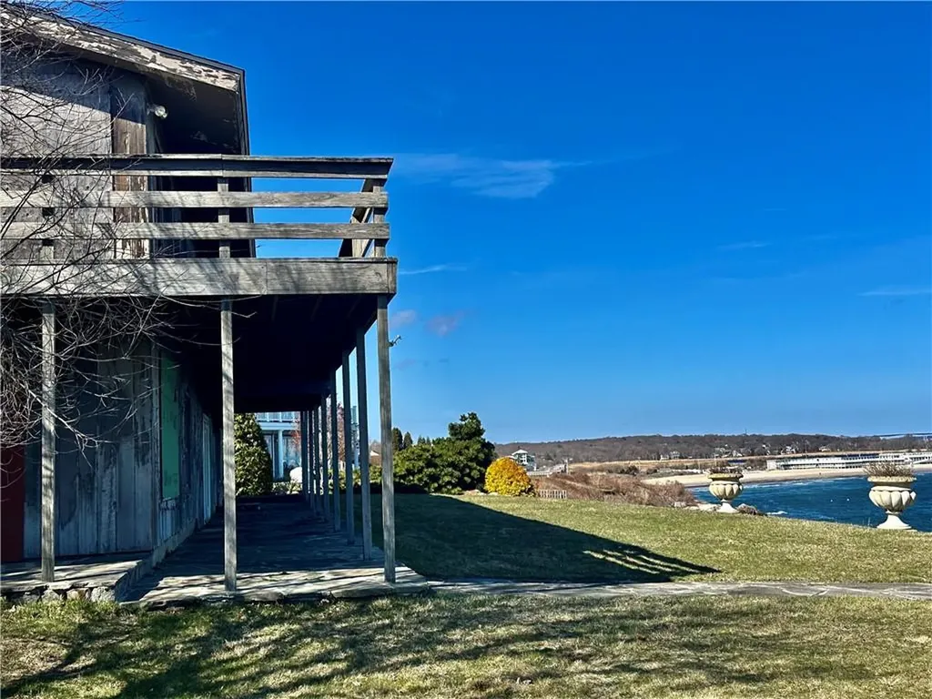 727 Boston Neck Road Narragansett RI 02882