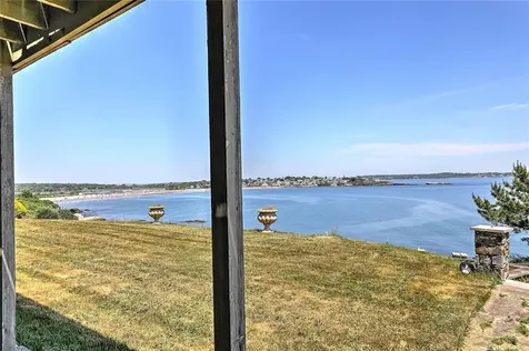 727 Boston Neck Road Narragansett RI 02882