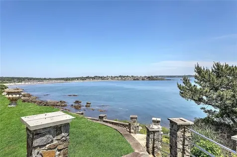727 Boston Neck Road Narragansett RI 02882