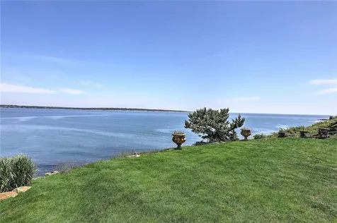 727 Boston Neck Road Narragansett RI 02882