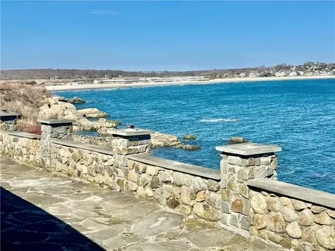 727 Boston Neck Road Narragansett RI 02882