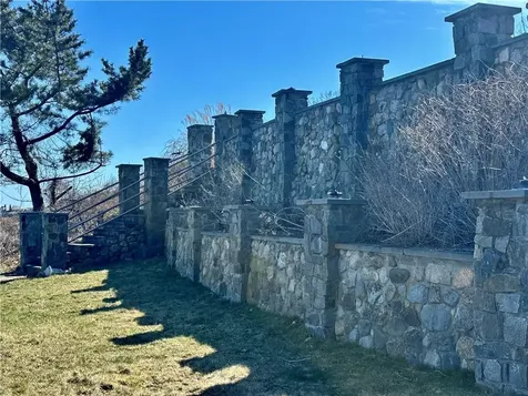 727 Boston Neck Road Narragansett RI 02882