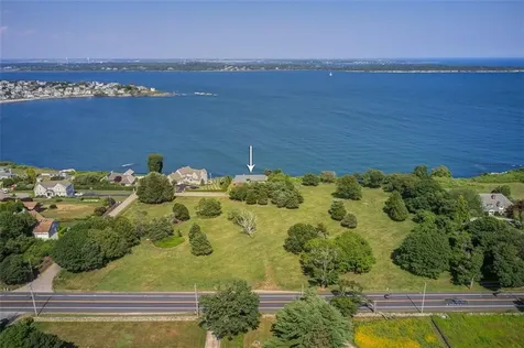 727 Boston Neck Road Narragansett RI 02882