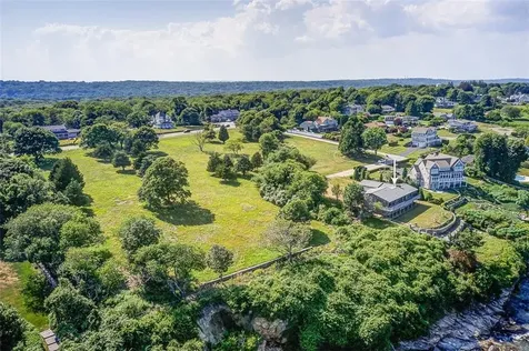 727 Boston Neck Road Narragansett RI 02882