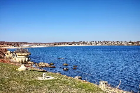 727 Boston Neck Road Narragansett RI 02882