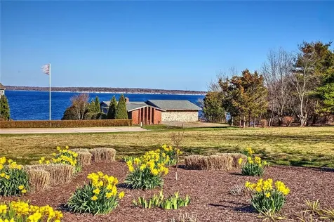 727 Boston Neck Road Narragansett RI 02882