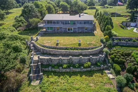 727 Boston Neck Road Narragansett RI 02882