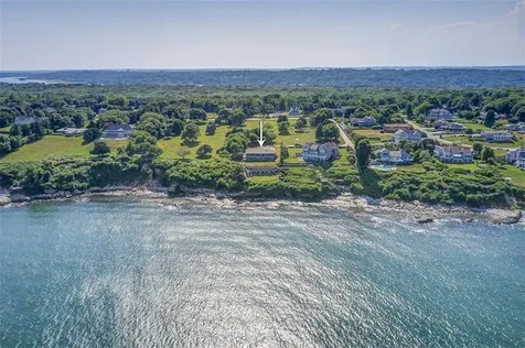 727 Boston Neck Road Narragansett RI 02882