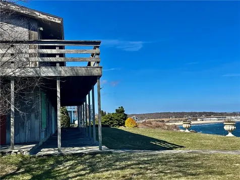 727 Boston Neck Road Narragansett RI 02882