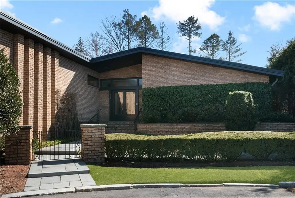 25 Linden Drive Providence RI 02906