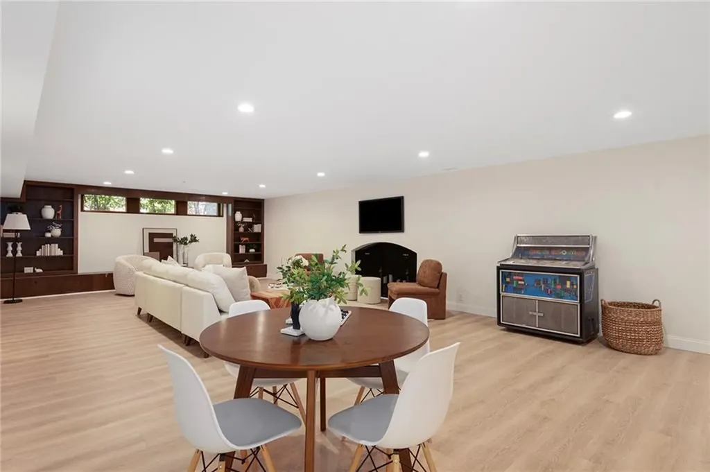 25 Linden Drive Providence RI 02906