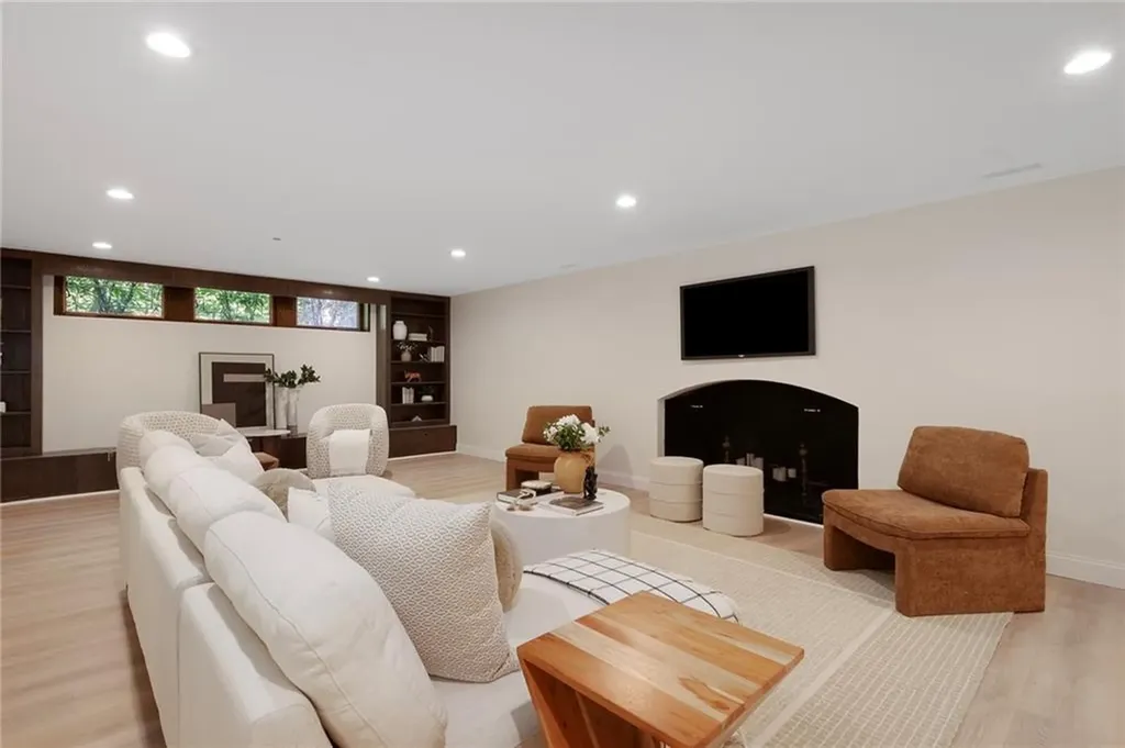25 Linden Drive Providence RI 02906
