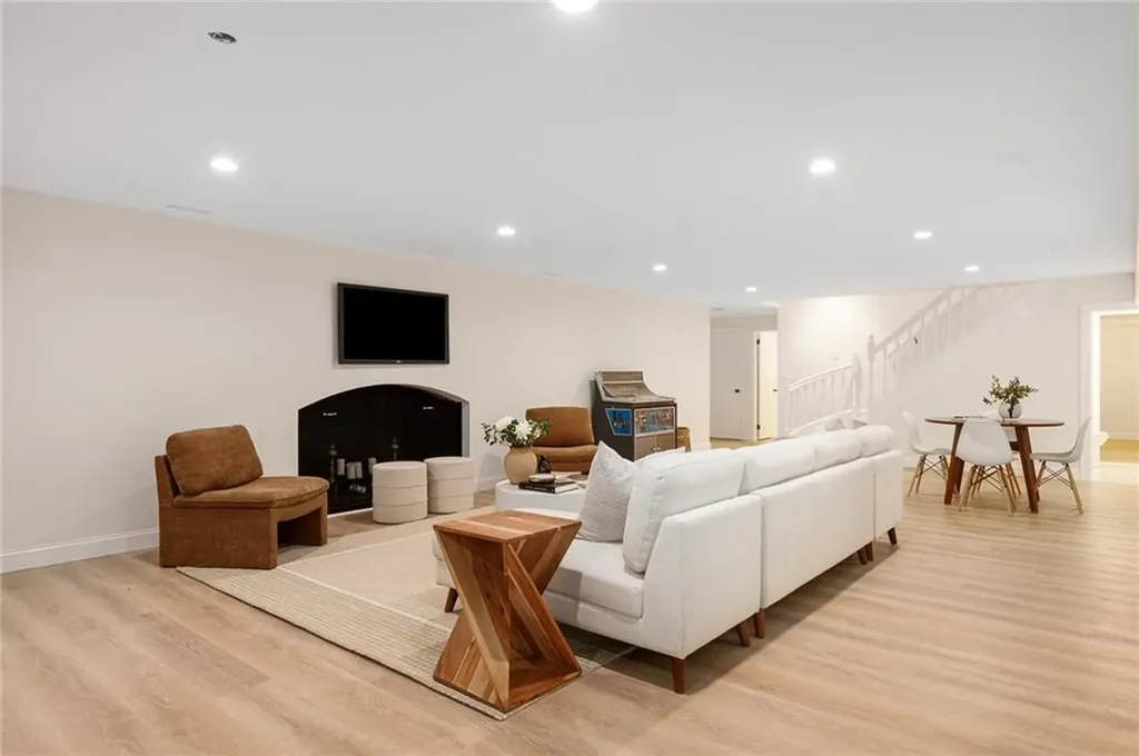 25 Linden Drive Providence RI 02906