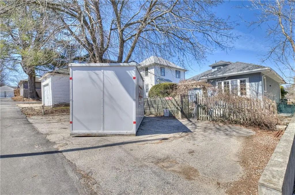 66 Roanoke Street Providence RI 02908