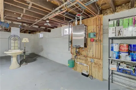 66 Roanoke Street Providence RI 02908