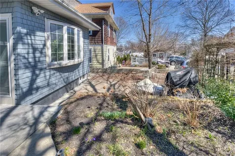 66 Roanoke Street Providence RI 02908