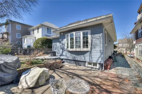 66 Roanoke Street Providence RI 02908