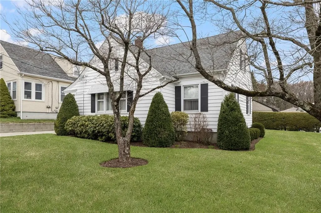 10 Bellevue Avenue North Providence RI 02911